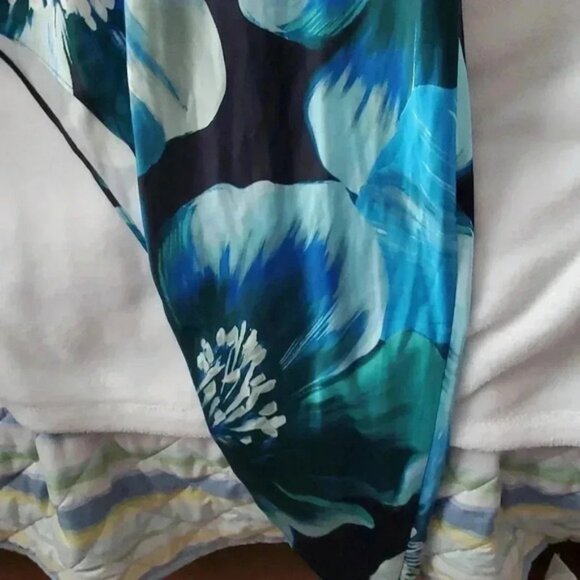 Floral slip dress with slit - Picture 6 of 6